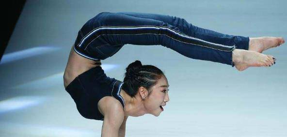 中国第一柔术美少女,两次打破自己创造的世界纪录,网民:动作美_刘藤