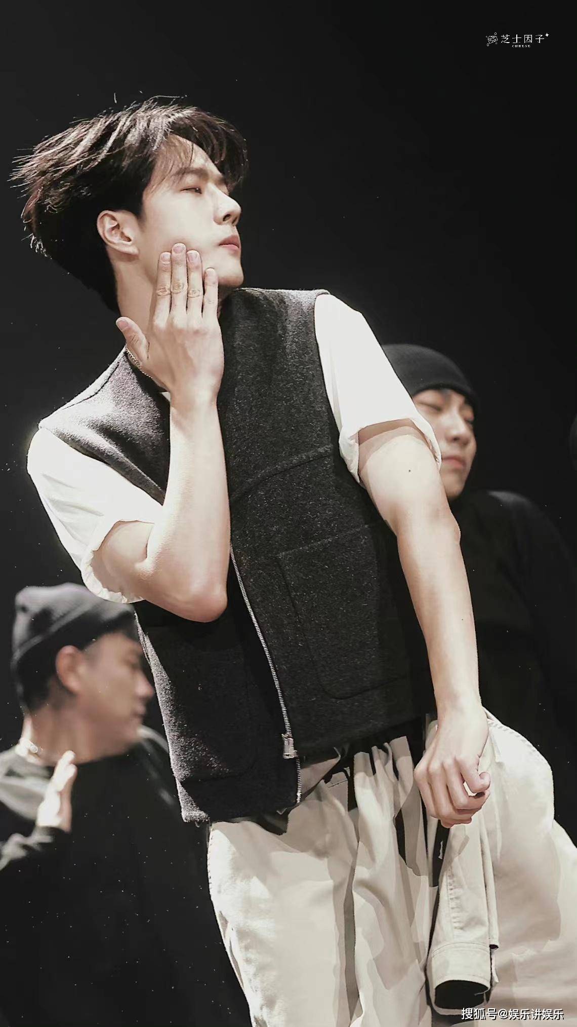 《热烈》点映逆跌,预售破五千万,隐喻设定照应现实,内核动人心_王一博