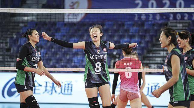 比赛一结束对手竟奔跑上前相互拥抱_辽宁女排_丁霞_颜妮