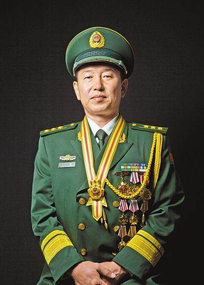 王刚:武警大校警衔,"八一勋章"获得者,一等战功就立了3次_妻子_作战