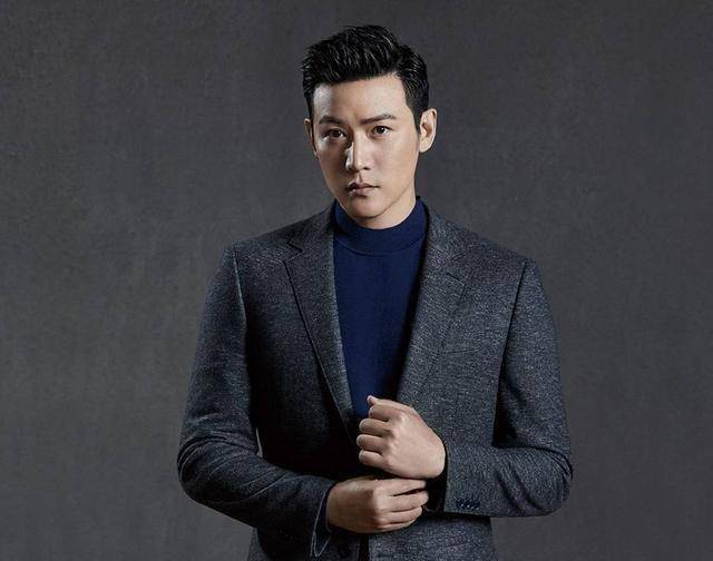 陆毅晒照为老婆鲍蕾庆祝生日,搞怪全家福道尽幸福生活惹人羡慕!