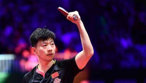 在男子世界杯的历史上马龙和樊振东都是两次夺冠,其中樊振东更是以