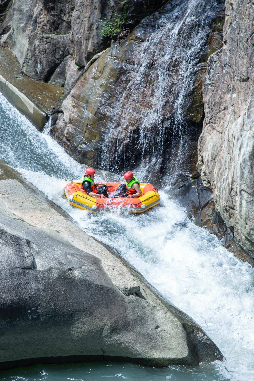 望仙谷漂流,滚烫夏日中感受一浪接一浪_皮艇_峡谷_山水