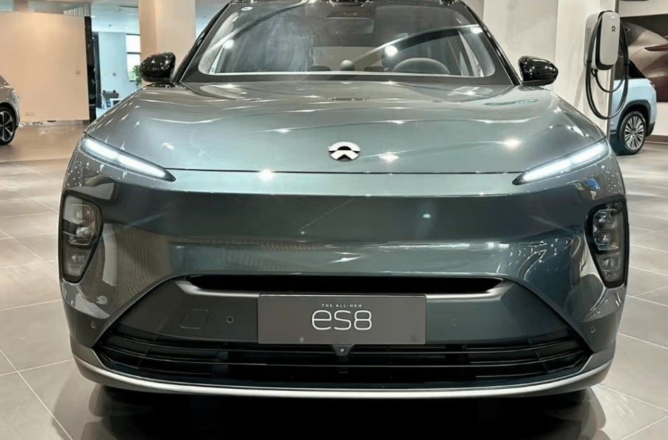 新款蔚来es8实车到店,2 2 2布局空间大,配空气悬架,驾驶感出色_搜狐