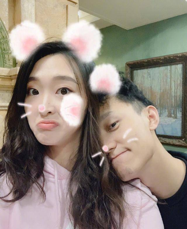 朱婷捧花零点祝福球迷事事顺心惠若琪搂老公入怀大秀恩爱_杨臻博_自拍