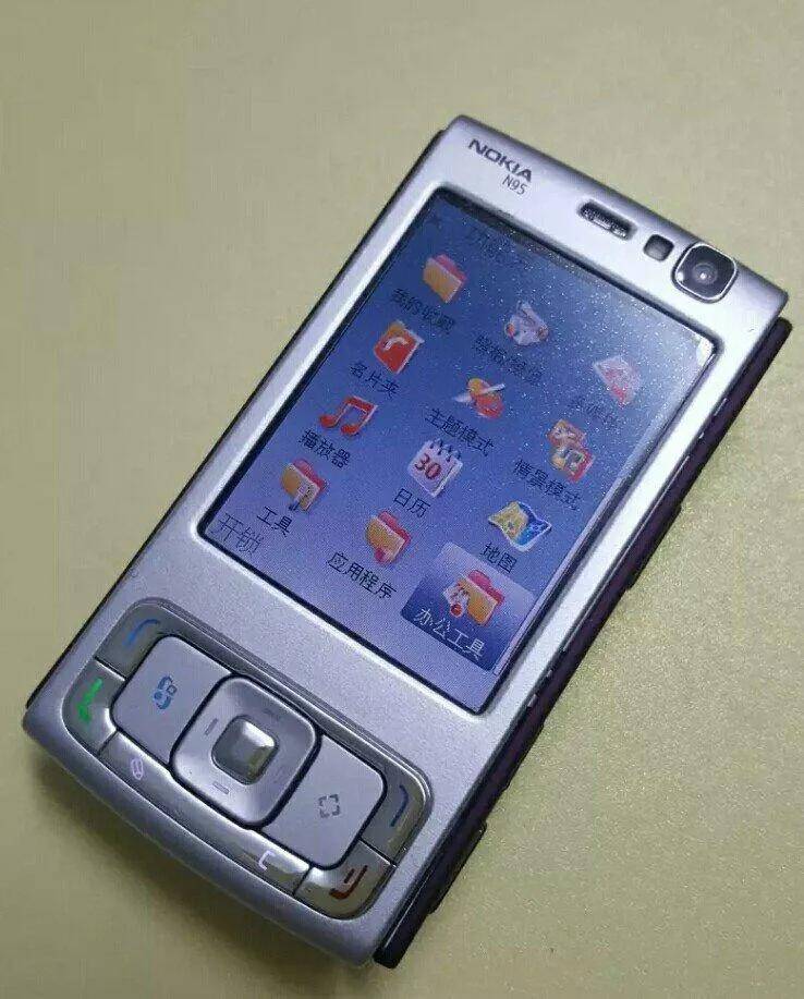 如果我没有记错的话,当年一台诺基亚n95的售价在8000元—10000元不等.