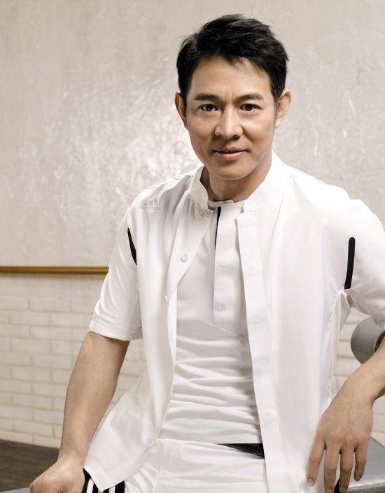 李连杰因利智狠心分手了原配,黄秋燕现在过得如何?_感情_因为_孩子