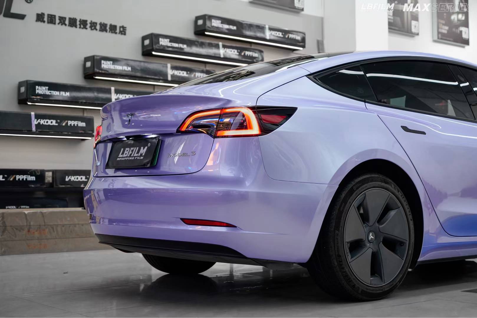 特斯拉model3-lb改色膜液态金属星黛紫,浅色系中最美的紫色_搜狐汽车