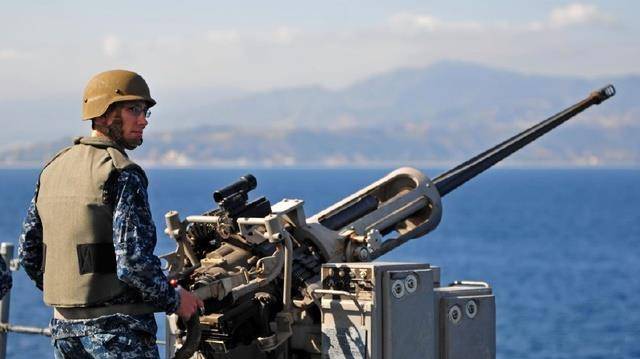 最初被设计为30毫米口径,称为xm230机关炮,主要用于安装在当时仍处