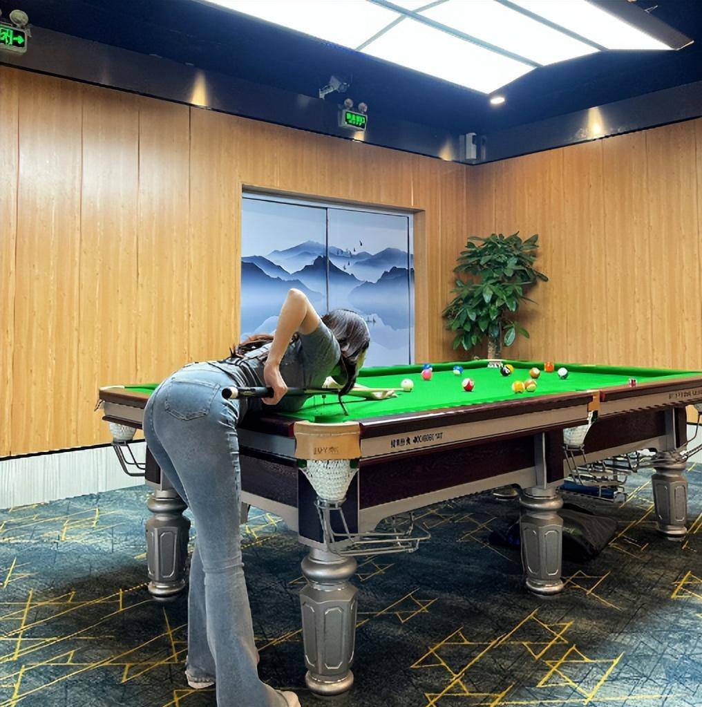 我说她是国内最美台球裁判不过分叭!_运动_钟瑶_评价