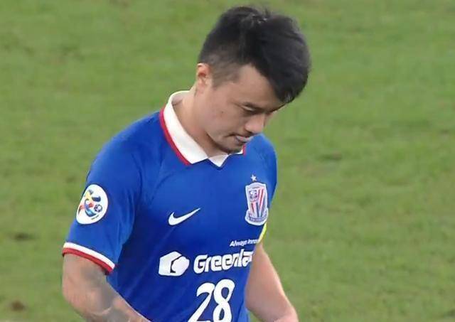 申花心态炸了!曹赟定怒喷裁判染红,大逆转后又送点球,谁背锅?