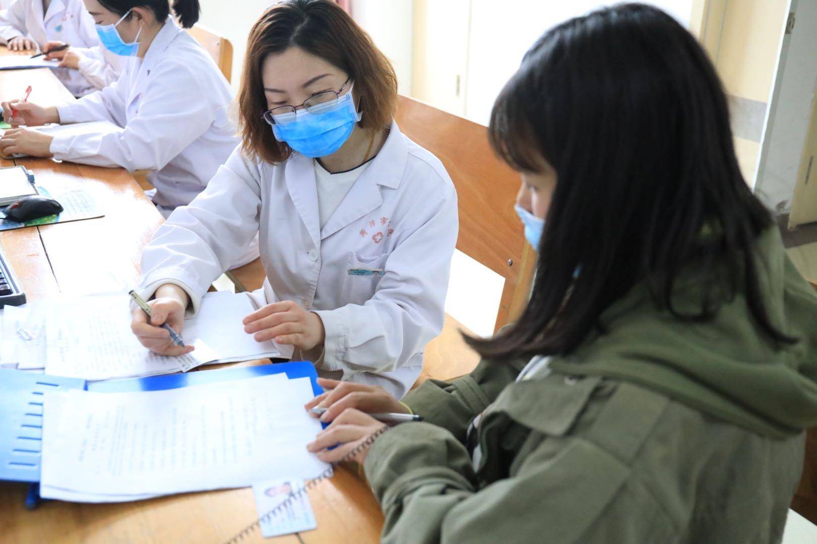 总的来说,积雪苷霜软膏和丹芎瘢痕涂膜是两种非常有效的药膏,可以帮助