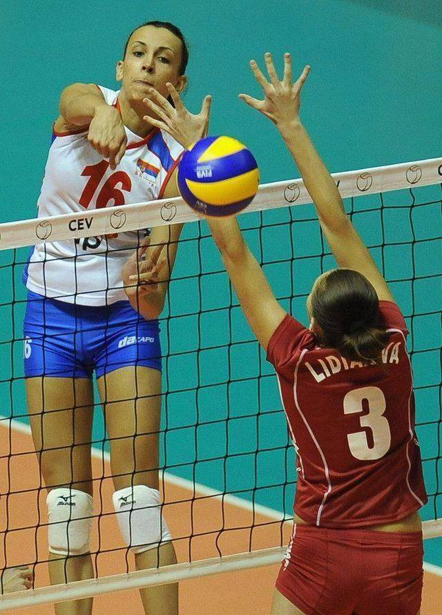 塞尔维亚女排队长擅长近体快球,袁心玥要向她学习的地方还很多_拉西奇