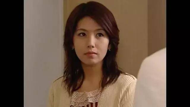 被财阀玩弄8小时的明星李恩珠领奖时塞满了"玩具",明星李恩珠变成了