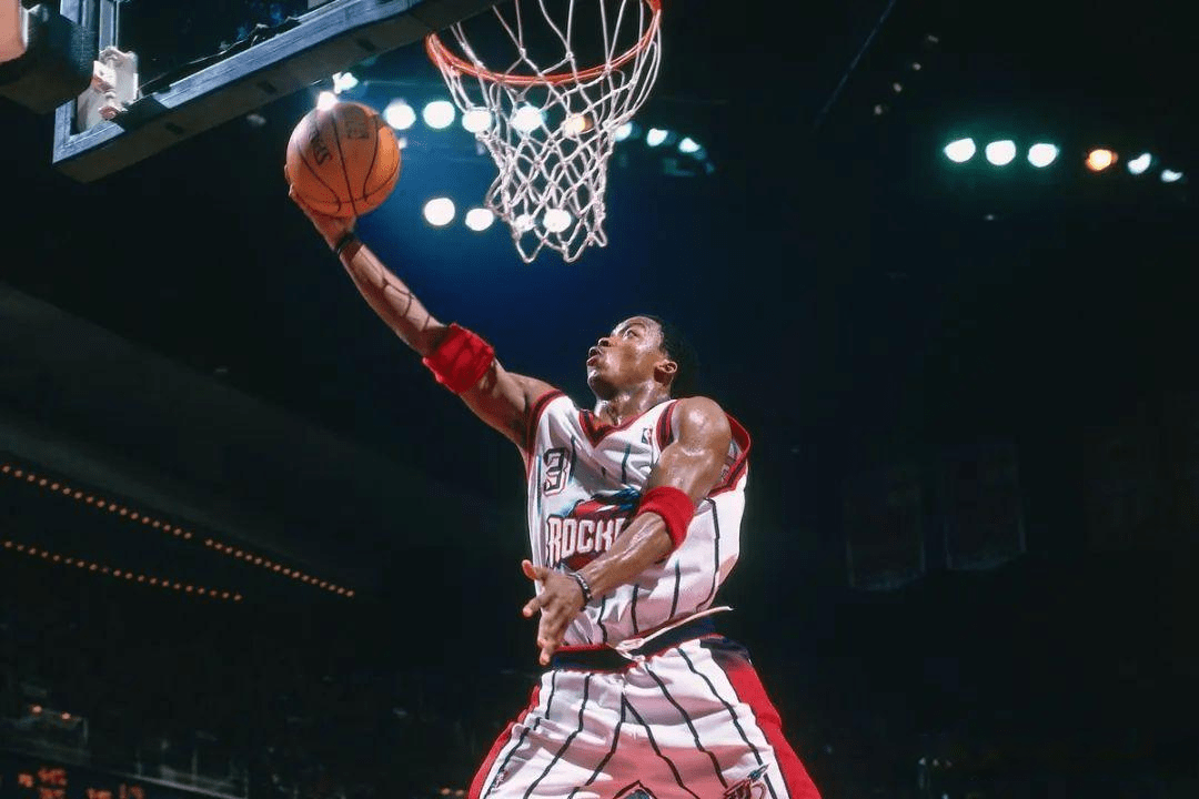 11名球员和两个首轮签的大交易中,将弗朗西斯送到了火箭