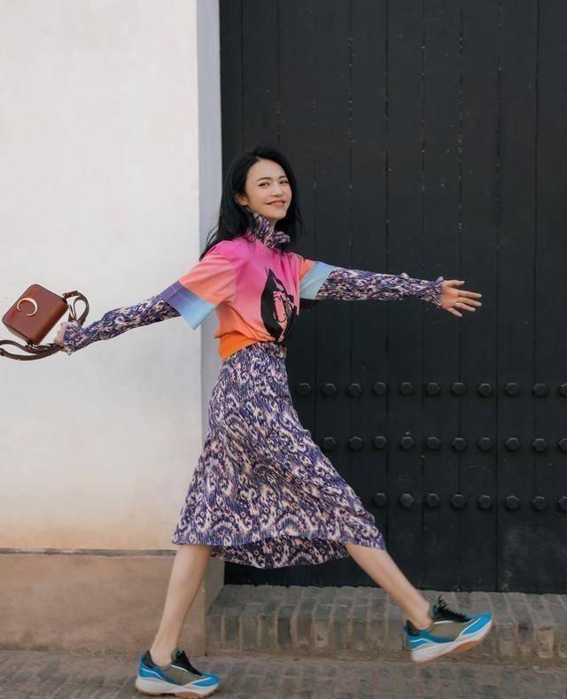 秋天流行这么穿,姚晨林心如造型不减当年,你准备学起来了?