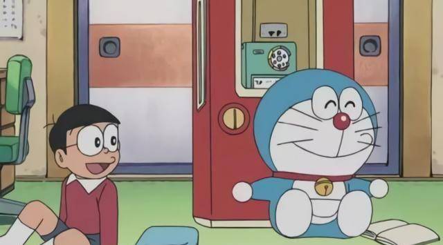 如果让你用十包辣条换取哆啦a梦的道具,下面四个道具你选哪一个_口红