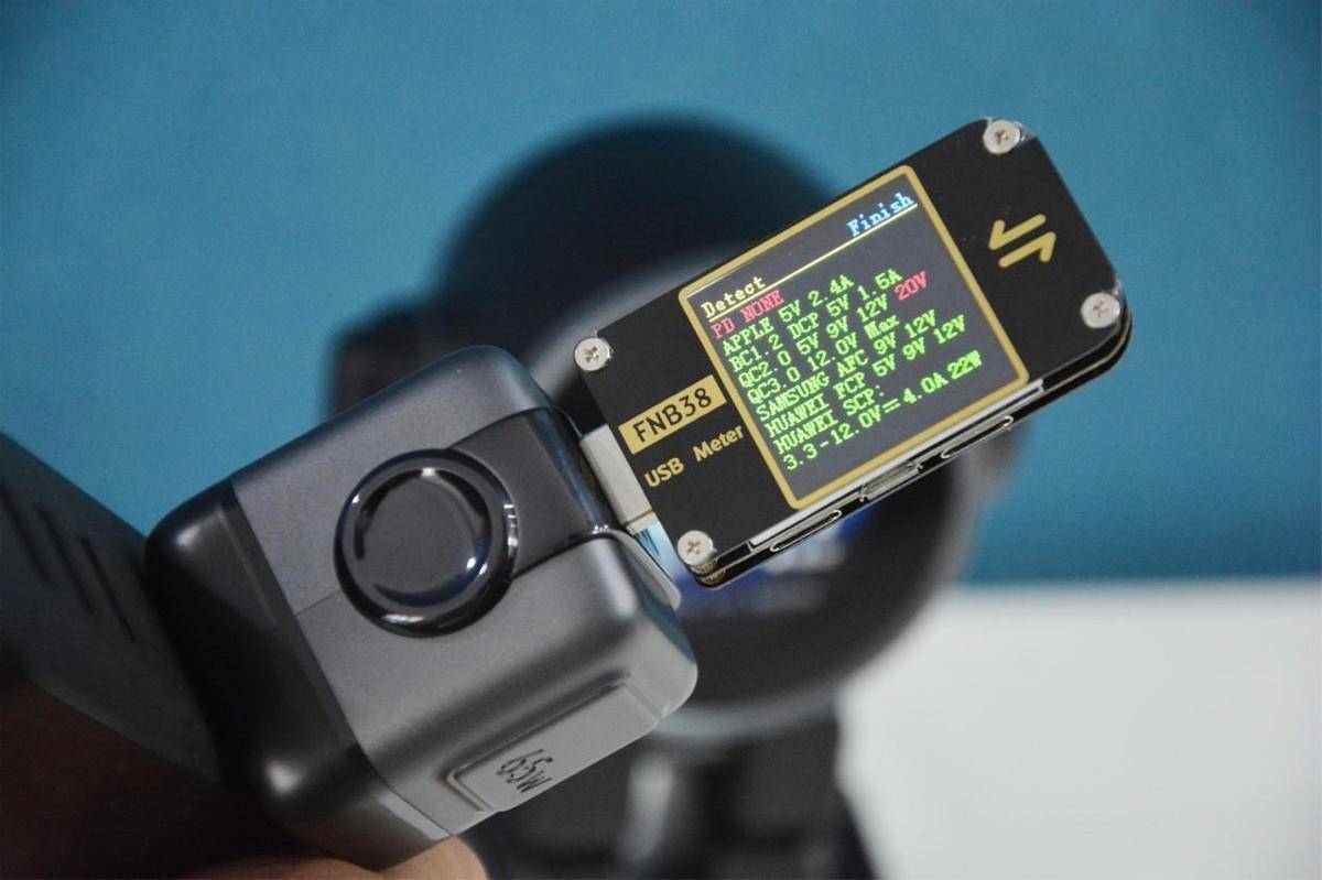 萌宠机器人造型，绿联Q湃机器人65W快充充电器体验，生产力加倍