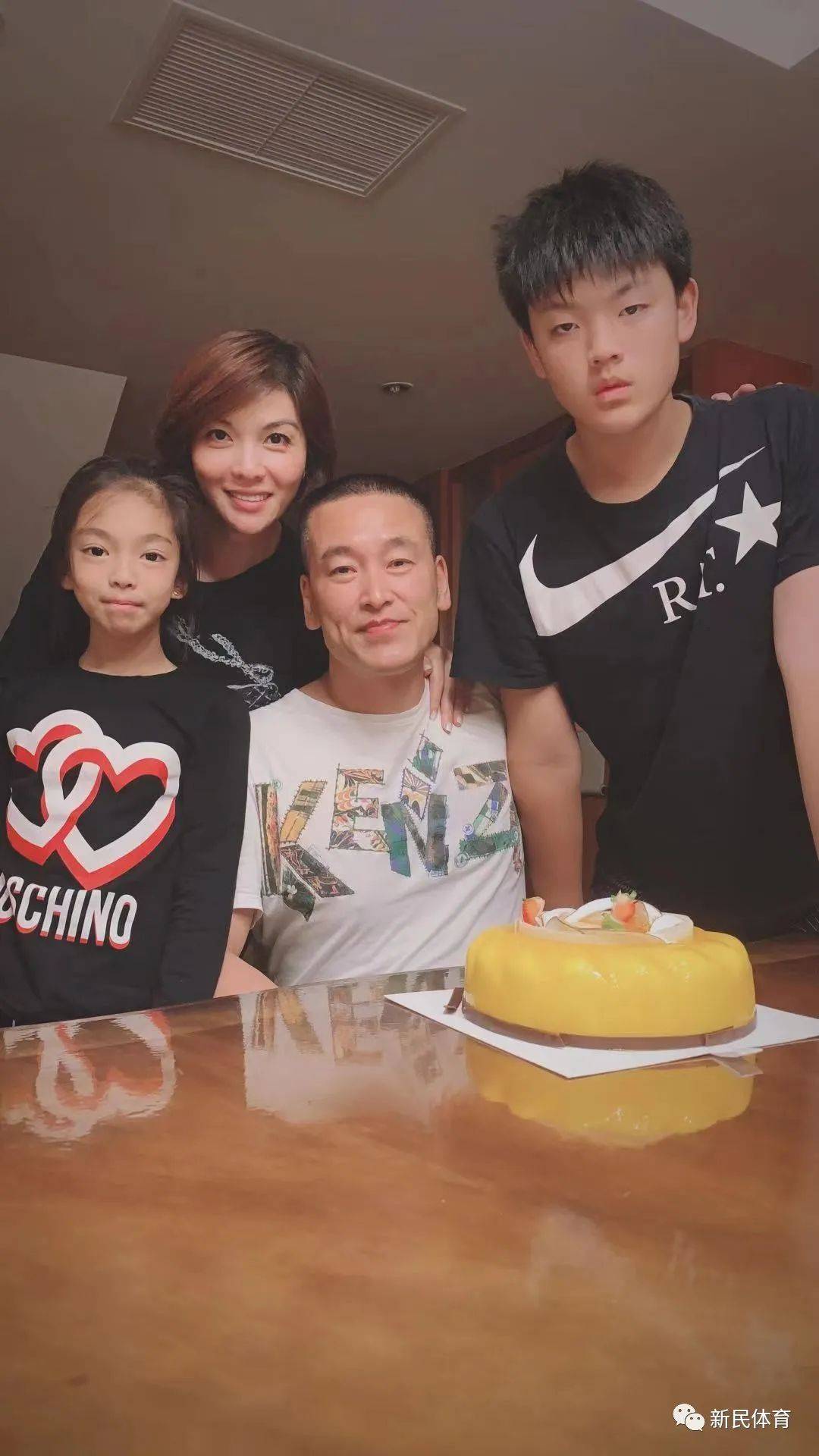 众所周知,庄泳和沈坚强是泳坛著名伉俪,尽管两人退役后从事的行当完全