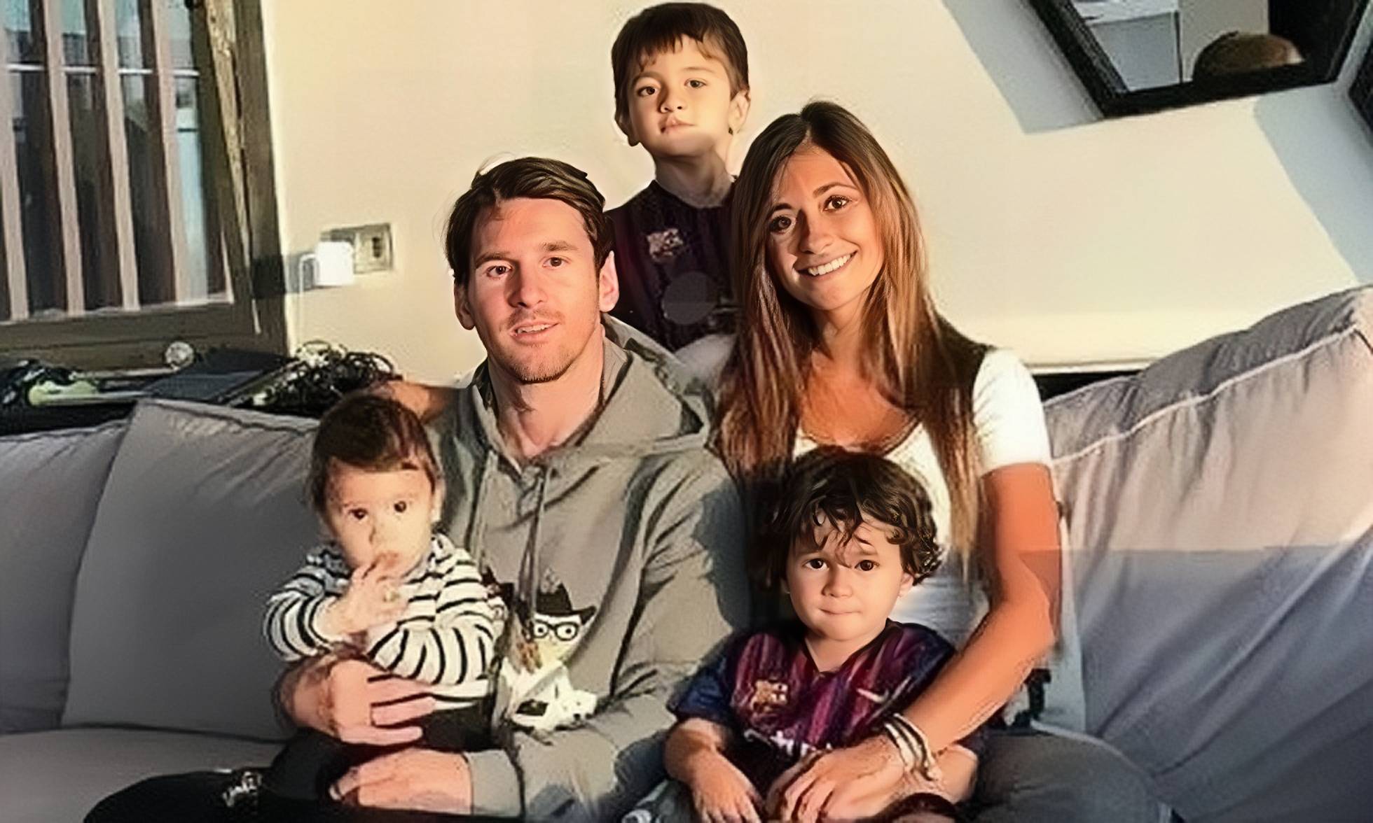 远远比不上自己娶到他从9岁就喜欢的女孩,梅西在婚礼上深情的向安东内