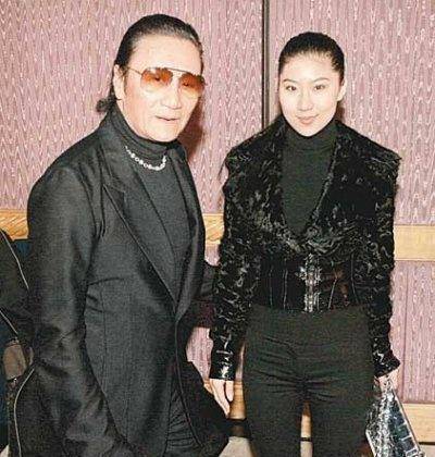 前妻甄珍离婚30年"没人要",谢贤看在眼里痛在心里_生活_复合_活动