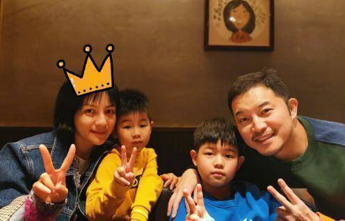 胡可晒小鱼儿近照,颜值逐渐提升的他却非要走谐星路线!