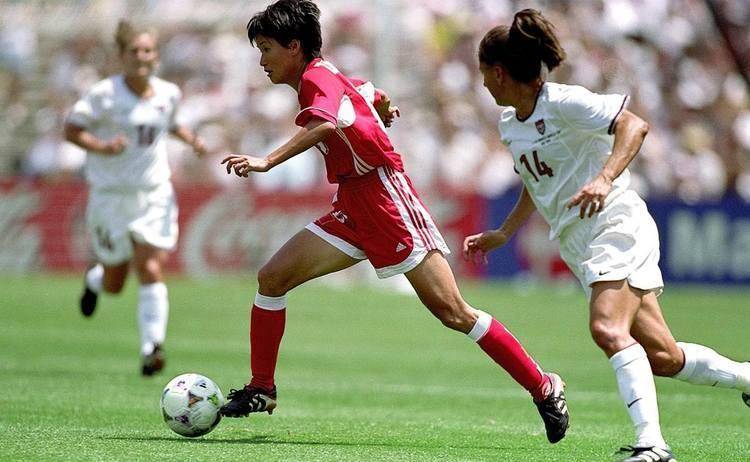 原创:铿锵玫瑰,刘爱玲,我们女足永远的传奇10号!_生涯_图片_网络