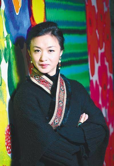 同为舞蹈献身,59岁杨丽萍至今无婚无子,她却嫁洋老公儿女成群_金星