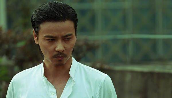 他曾因靠妻子上位被骂,甄子丹专用武替,却是一个孩子奴_张晋_蔡少芬