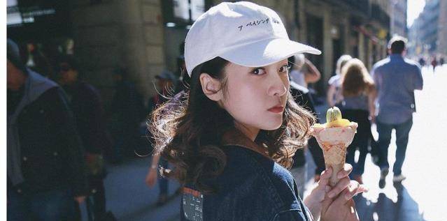 她在《神雕侠侣》中饰演郭襄,一身长款牛仔外套帅气十足_张雪迎_古装