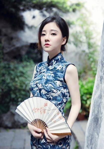 小个子冯提莫旗袍装穿搭,美的清新脱俗_身材_时尚_女人