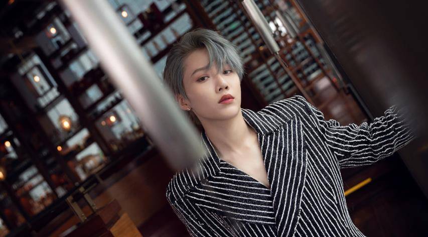 刘雨昕ck代言全身照:肌肉线条明显,撞脸生物课本中"健美阿姨"_网友