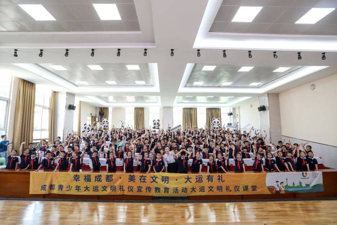 走进大运文明礼仪课堂启动仪式,成都市中和职业中学的cvcc高级礼仪