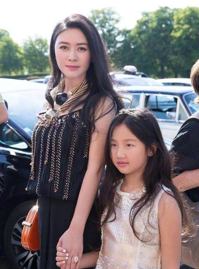 她曾痴恋陆毅四年,最红时息影嫁富豪,今坐拥亿万身家自成豪门_田海蓉