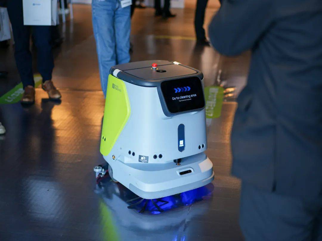 普渡科技召开日本战略发布会,商用清洁机器人cc1和sh1正式在日本上市!