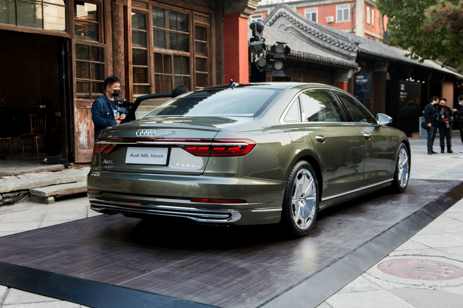 奥迪顶配a8霍希,卖不过迈巴赫s级,有钱人会在乎便宜20万么?
