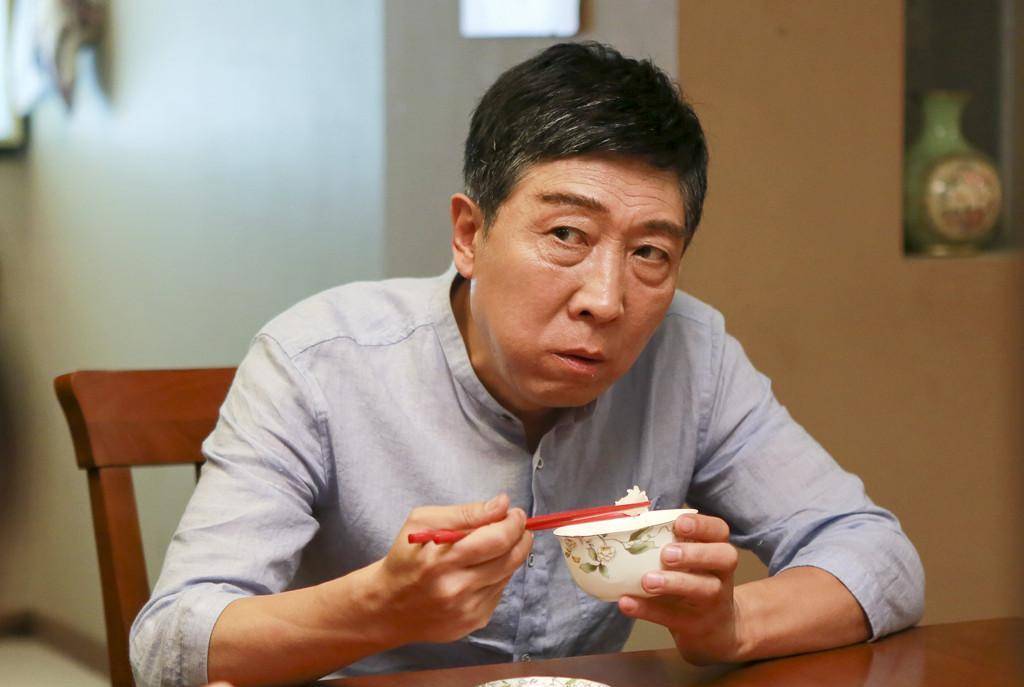 《缝纫机乐队》拍摄时大鹏滥用职权,给娜扎加吻戏,乔杉表示无奈_古力