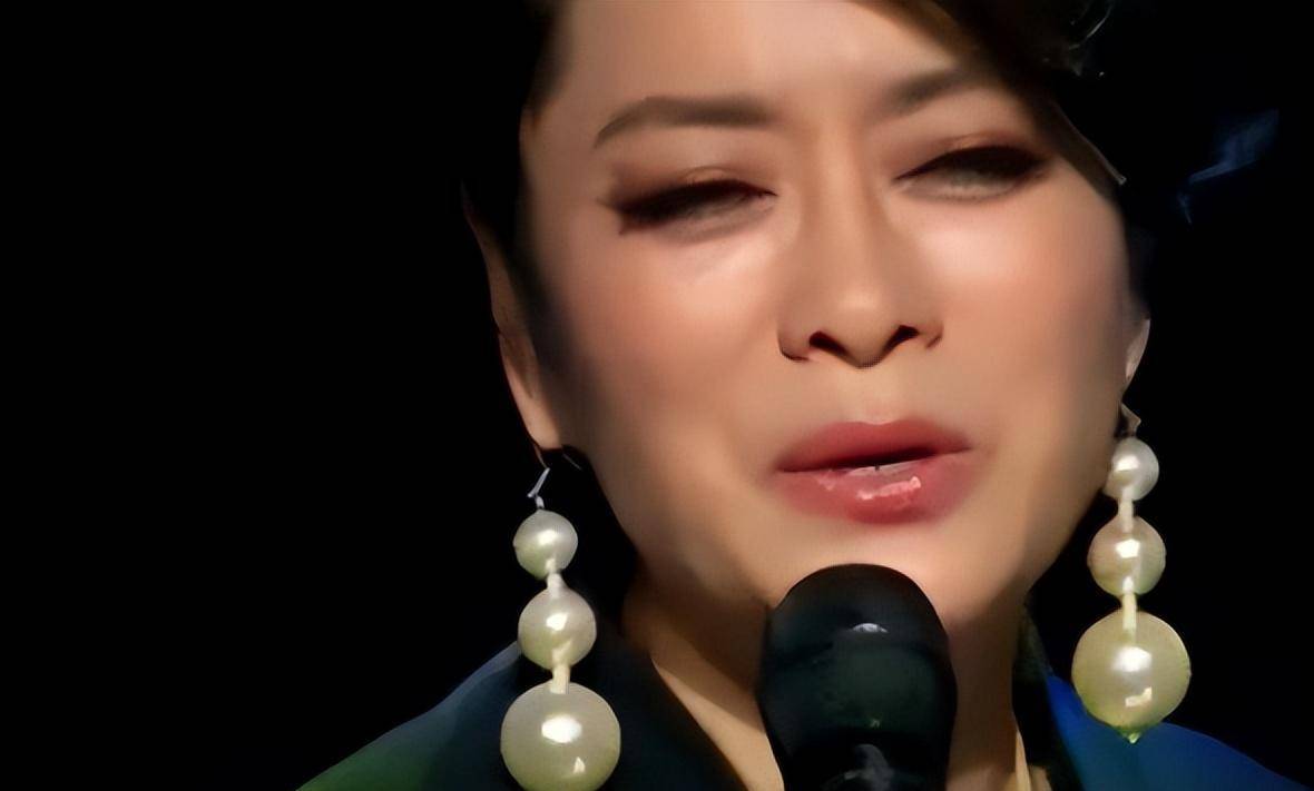 雷蕾被调到北京电影艺术中心工作,丈夫易茗虽然一时间没