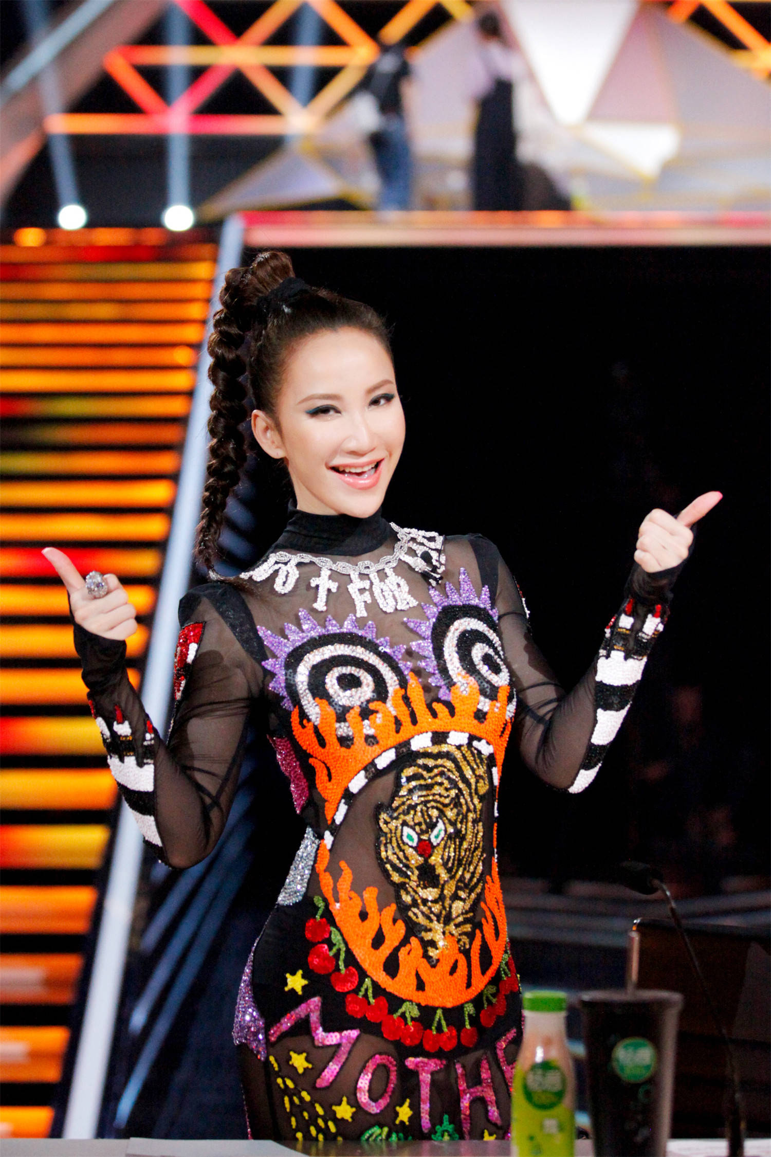 杨丽萍舞蹈增加"阴阳双修"画面,男舞者丁字裤太夸张_李玟_bruce_礼服