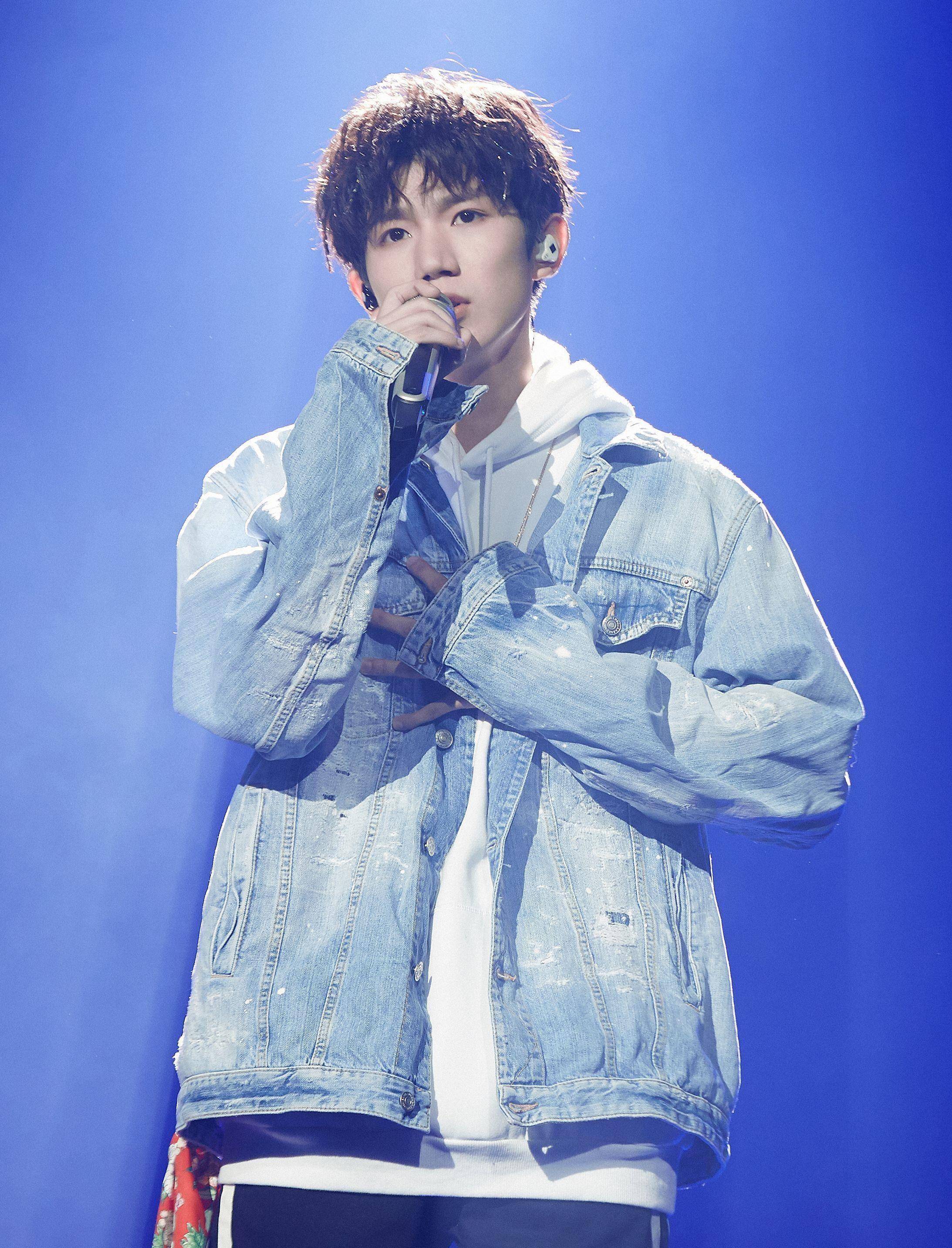 在第一期的节目中,王源的歌曲《随想》并没有受到很多的认可,在与热狗