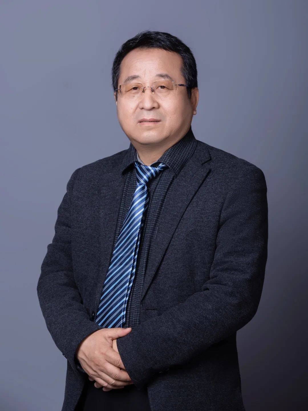 闫小君 院士(乐土海图董事长)原第四军医大学教授,博士生导师;原第四