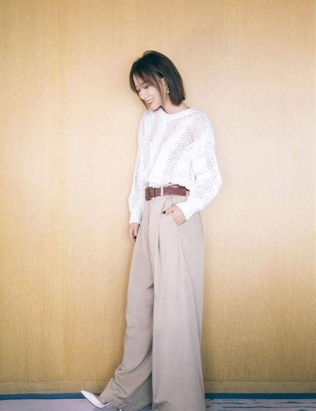 王珞丹穿搭,适合凹造型,时尚感较强适合用来打造个人风格_白色_全身