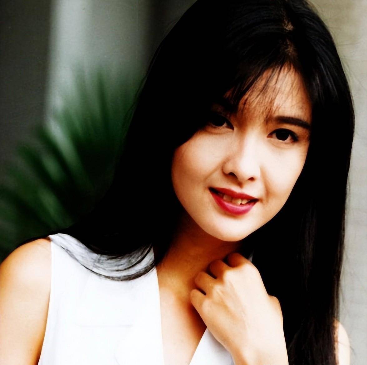 "清纯玉女"周慧敏:选择倪震此生无憾,55岁无儿无女