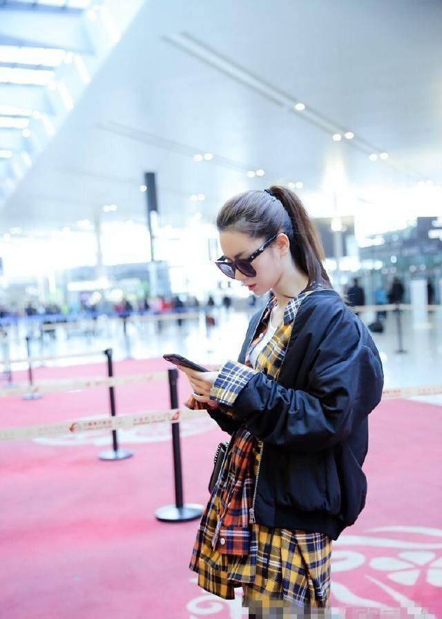 昔日情敌戚薇一套衣服打败安以轩花式婚纱照_李承铉_伤疤_机场