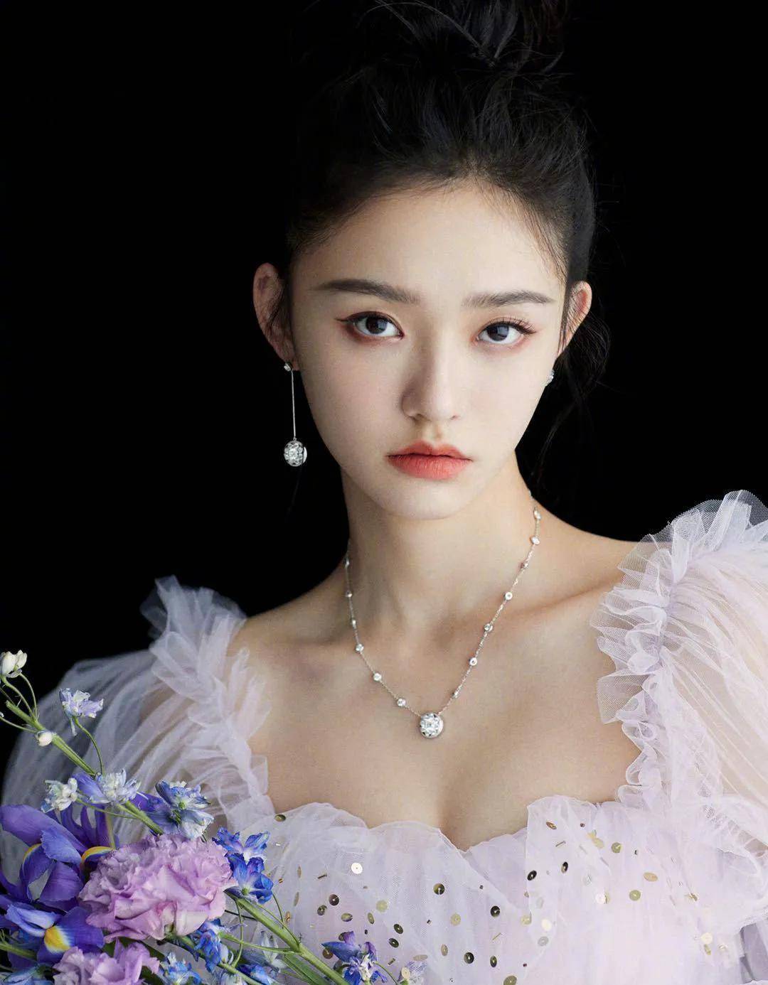 演员林允,从十二万人中脱颖而出,20岁成三十亿票房女主_周星驰_因为