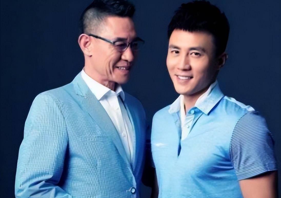 郑卫莉二婚嫁给了杜淳的父亲杜志国,两人婚后非常低调,以致于非常多人