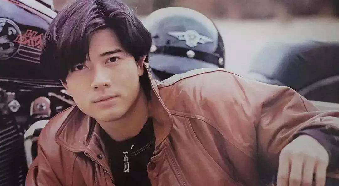 他是郭富城的同学,出道20年,只欠一点点东风,一等就是二十年_谢天华