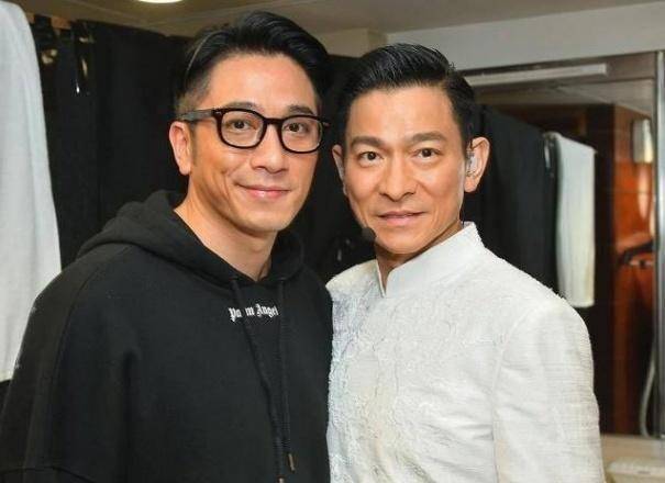 刘德华与陈玉莲见面拥抱在一起!_华仔_时候_作品