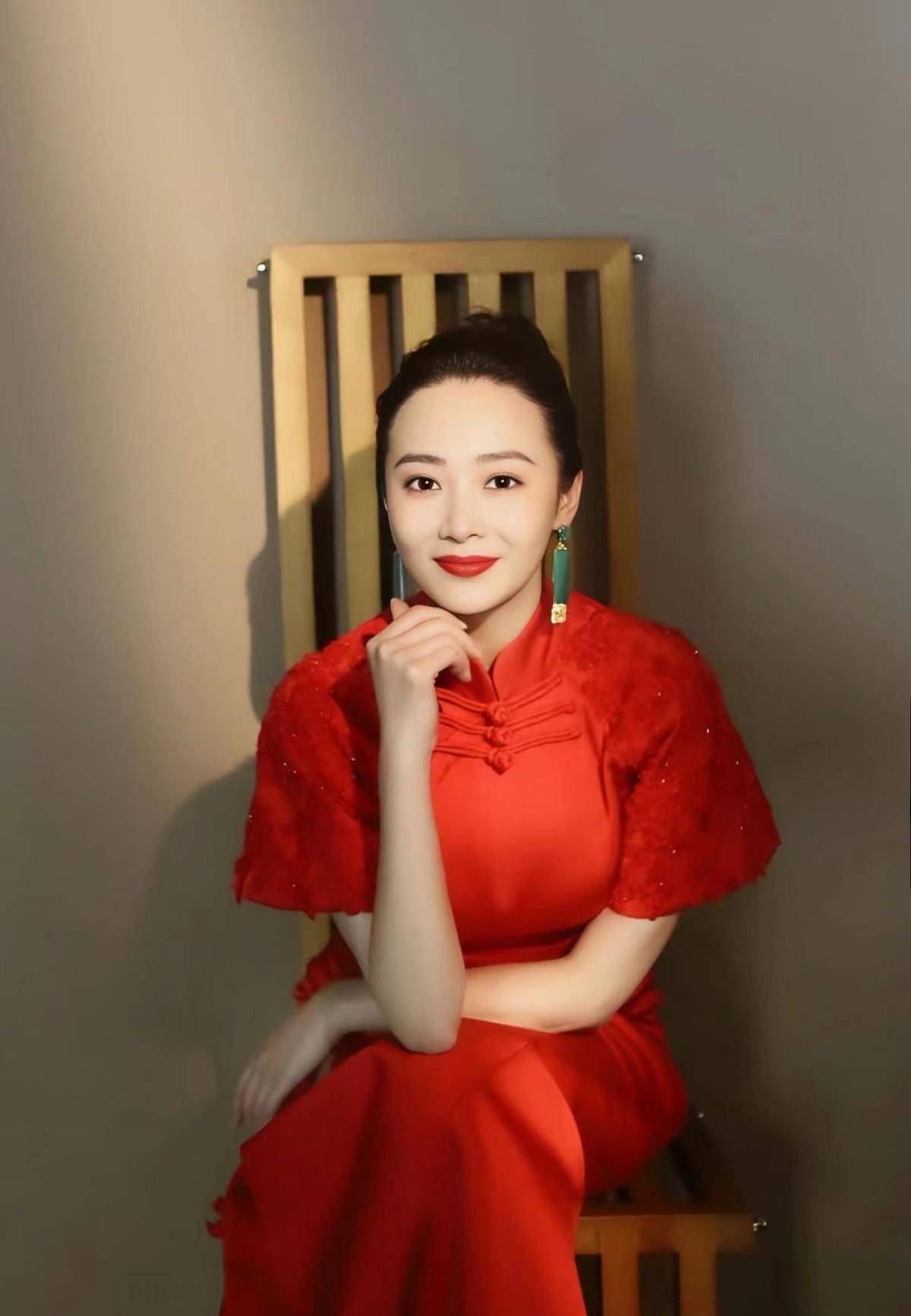 而生的演员,我们更多的是作品中的曲栅栅角色,比如《狂飙》中的程程