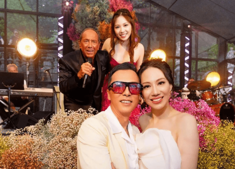 王宝强介绍女友入圈,冯清笑容僵硬眼神躲避,曝卖首饰还债_甄子丹_什么
